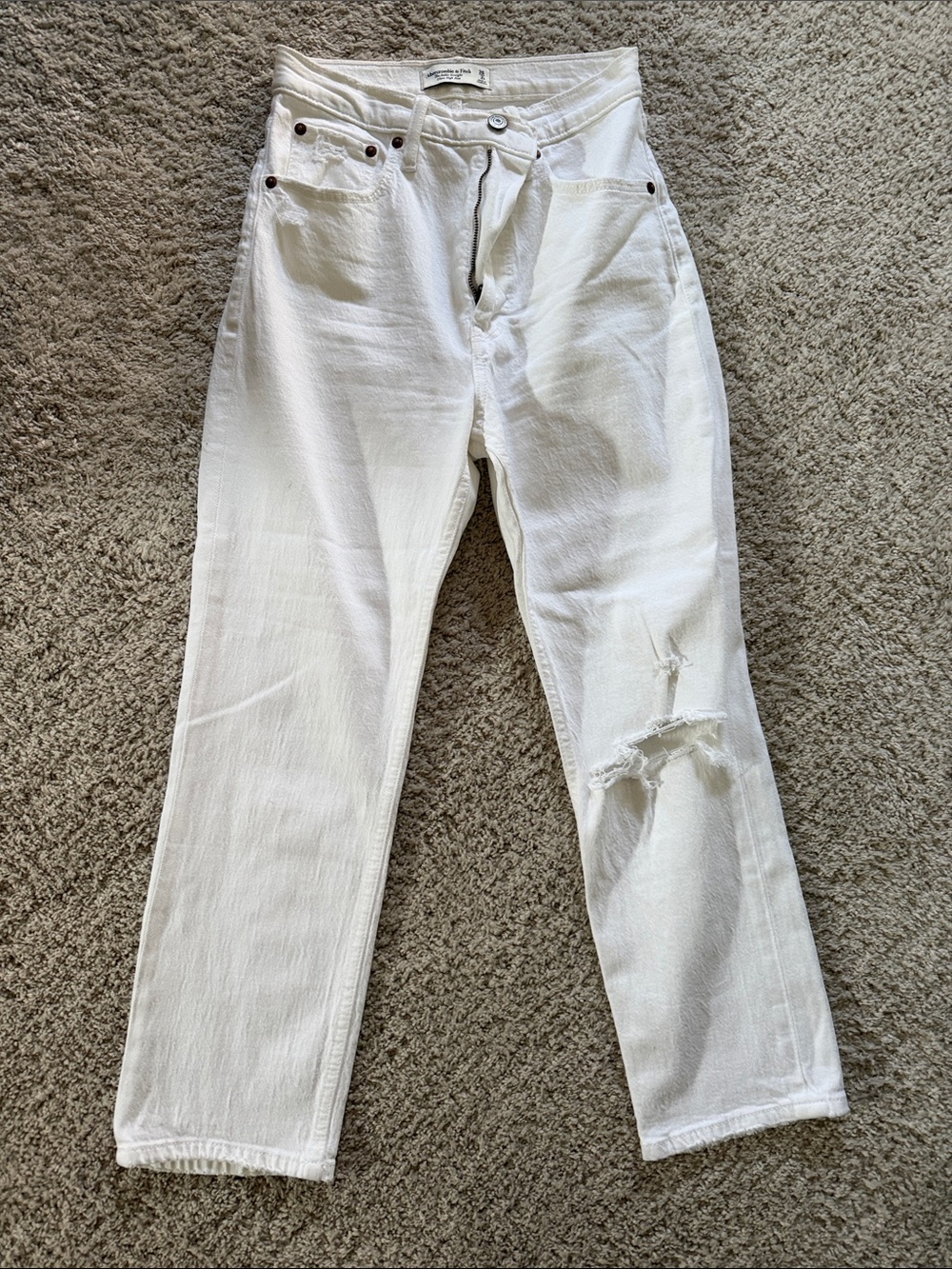 Abercrombie and Fitch women’s white Distressed Jeans - ankle Straight Fit